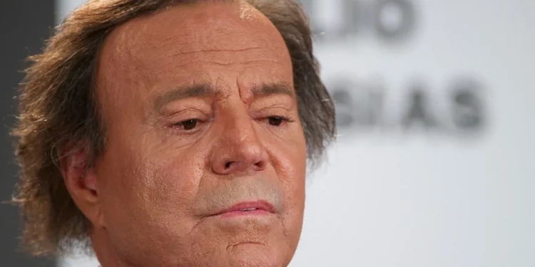 Julio Iglesias reaparece: «No tengo Alzheimer ni estoy en silla de ruedas»