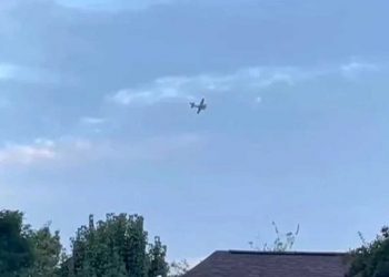 Detienen a hombre que amenazó chocar aeronave contra centro comercial en EEUU