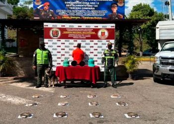 Militares venezolanos detienen a un hombre con más de 13 kilos de marihuana