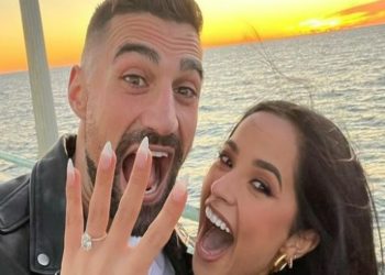 El futbolista Sebastián Lletget le pidió matrimonio a la cantante Becky G