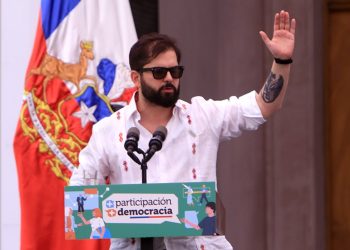 Gabriel Boric y Bad Bunny, entre las personas más influyentes según Bloomberg