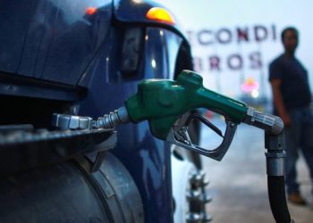 Bloomberg: EEUU en riesgo por escasez de gasolina debido al embargo ruso