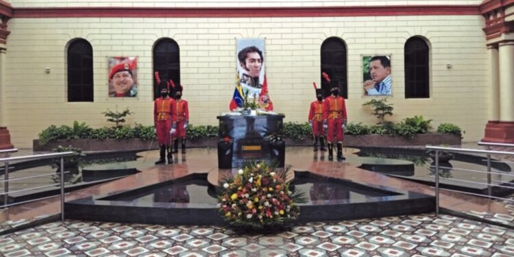 Chávez mantiene la intención de voto en 56% a 10 años de su partida física, dijo Maduro