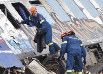 Terminan trabajos de rescate con decenas de desaparecidos tras choque de trenes