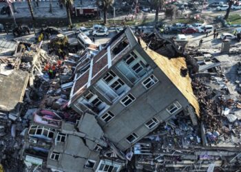El saldo de muertes por terremotos de febrero en Turquía se acerca a 50.000