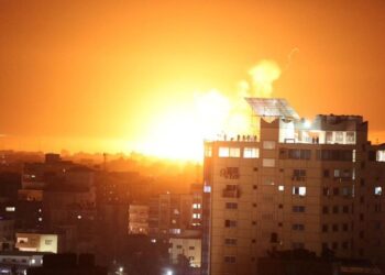 Israel ataca la Franja de Gaza tras el lanzamiento de cohetes desde el Líbano