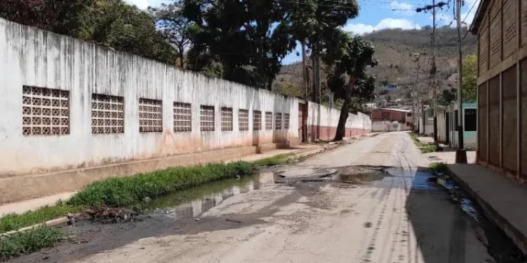 La comunidad alerta: Crisis de aguas negras en 22 de agosto