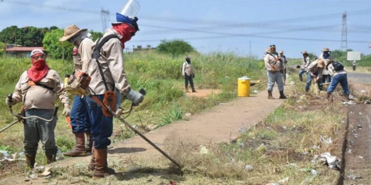 Bolívar | Voluntariado de la clase obrera de Guayana realiza labores ornamentales