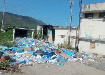 Anzoátegui | Trabajadores denuncian que persiste la acumulación de basura en el hospital Razetti