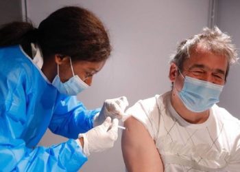 La Comisión Europea pide que se administren rápido las dosis de refuerzo