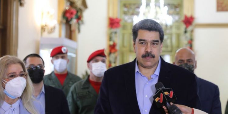 Maduro prometió apoyar con recursos a gobernadores de la oposición
