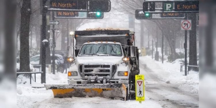 Fuerte tormenta de nieve azota Estados Unidos
