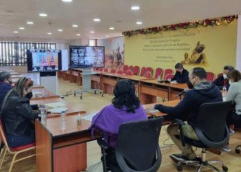 Ministra de Educación evaluó planificación para el inicio de clases