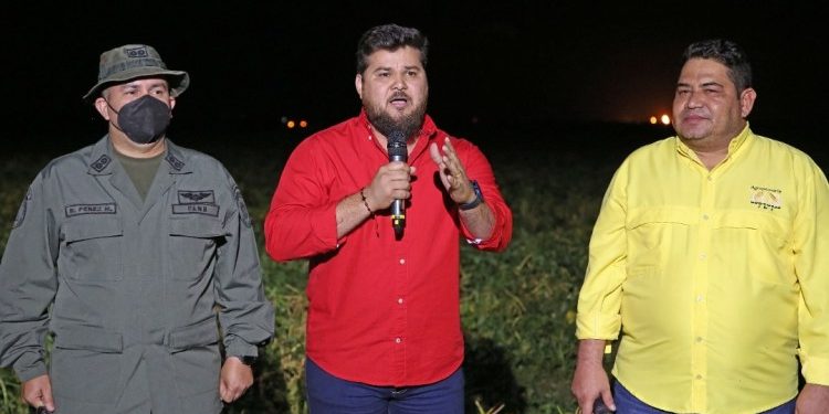 Monagas | Ernesto Luna verificó inicio de cosecha de 2 mil hectáreas de frijol en Aguasay