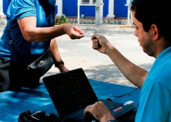 Consideran que recolección de firmas para activar el revocatorio es inviable