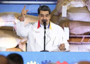 Maduro: Cajas de ahorro de trabajadores se deben convertir a petros en 90 días