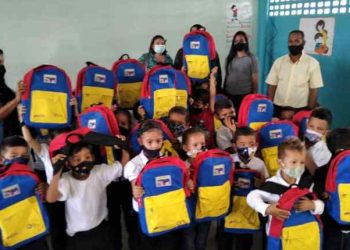 Monagas | Entregan más de 2 mil morrales y útiles escolares en municipio Ezequiel Zamora