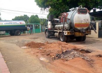 Bolívar | Efectúan mantenimiento a red de aguas servidas en Negro Primero