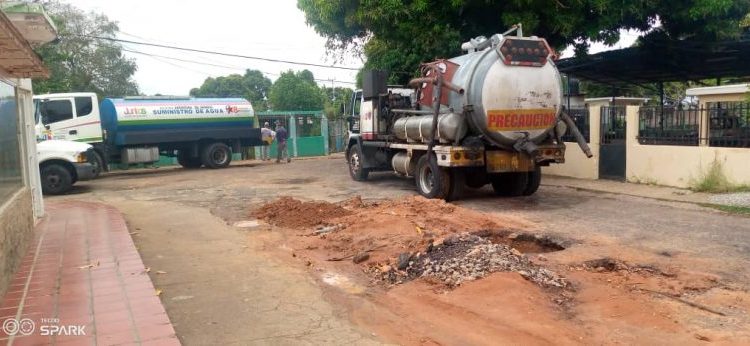 Bolívar | Efectúan mantenimiento a red de aguas servidas en Negro Primero