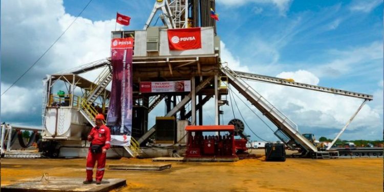 Ejecutivo espera que Pdvsa eleve producción de crudo a 2 millones de barriles en 2022