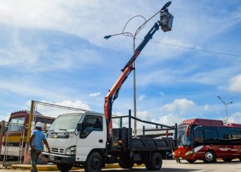 Nueva Esparta | Instalan luminarias en el terminal Oeste de Pasajeros de Porlamar