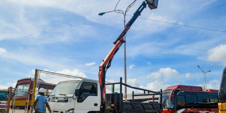 Nueva Esparta | Instalan luminarias en el terminal Oeste de Pasajeros de Porlamar