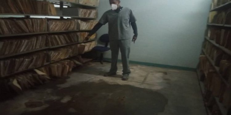 Anzoátegui | Persisten filtraciones en el archivo central del hospital Razetti
