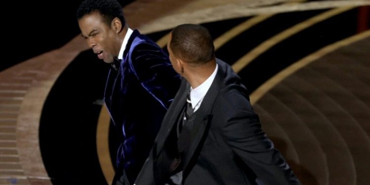 Will Smith se disculpa con la Academia tras incidente con Chris Rock