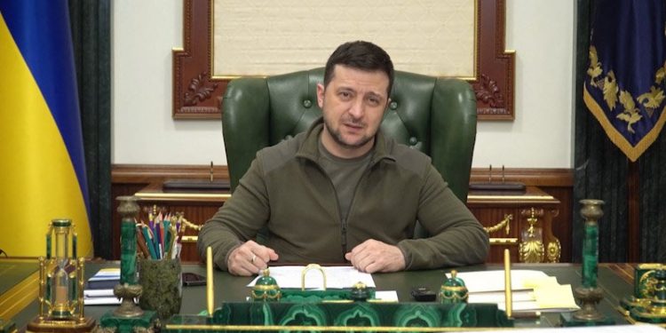 Zelenski denuncia un ataque aéreo ruso contra hospital infantil en Mariúpol