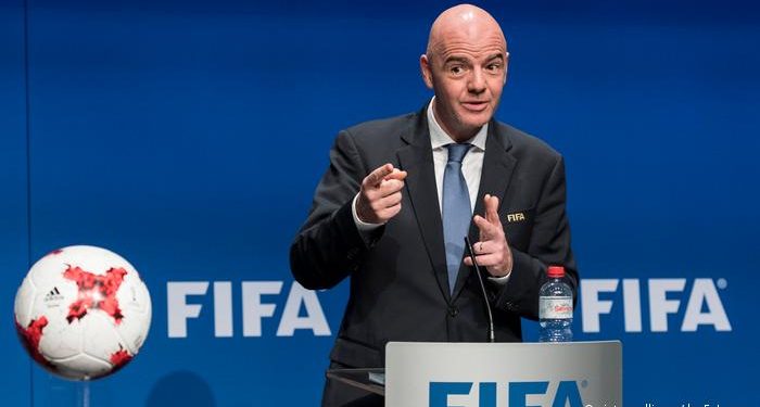 La FIFA insiste en organizar el Mundial cada dos años