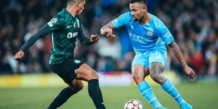 Manchester City empató pero avanzó en la Champions League