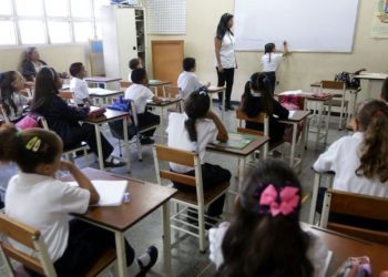 Ajustan tabla salarial de maestros y profesores universitarios a partir del 30 de marzo