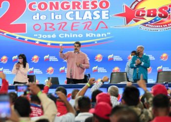 Presidente Nicolás Maduro ajustó el salario mínimo a medio petro