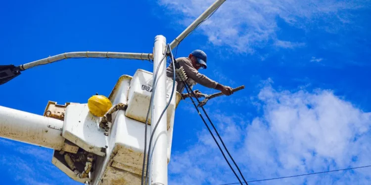 Nueva Esparta | Empieza restauración del alumbrado público en la avenida Francisco Esteban Gómez