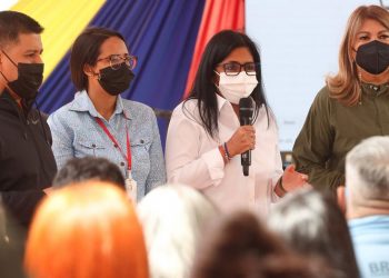 Venezuela activa cientos de equipos civiles y militares para reparar escuelas