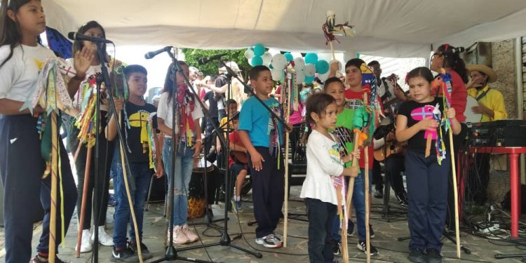 Bolívar | Ciudad Bolívar se llenó de color con los Caballitos de San Juan