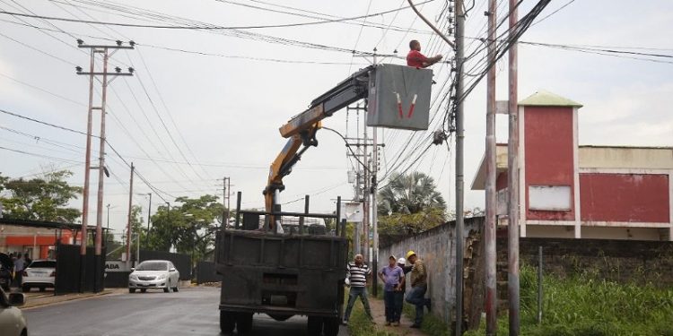 Monagas | Avenida Luis del Valle García de Maturín es iluminada por la Alcaldesa Fuentes