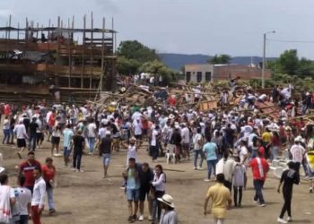 Derrumbe en plaza de toros deja unos 500 heridos y cuatro muertos en Colombia