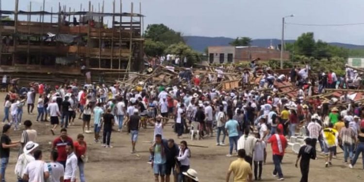Derrumbe en plaza de toros deja unos 500 heridos y cuatro muertos en Colombia