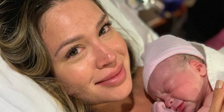 Rosmeri y Arán le dan la bienvenida a su nuevo retoño