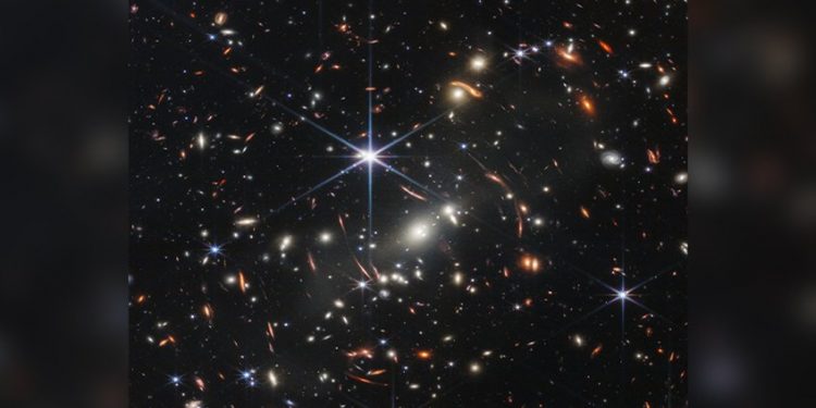 NASA reveló «una pequeña porción del universo» con la primera imagen del Webb