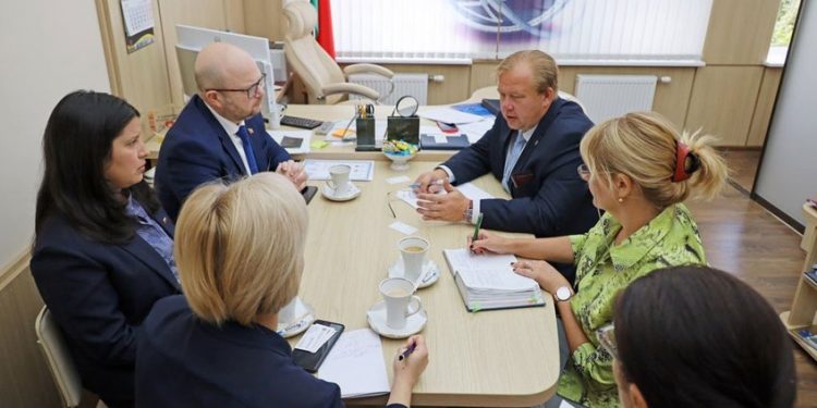 Venezuela y Belarus desarrollan acuerdo para el fortalecimiento de la industria farmacéutica