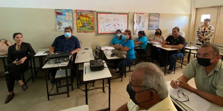 Nueva Esparta | Docentes municipales de Mariño refuerzan conocimientos sobre acuerdos de convivencia y paz