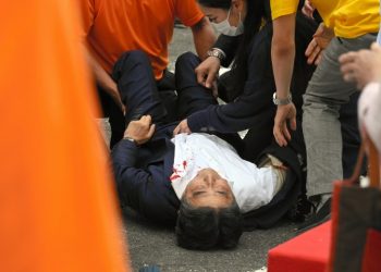 Ex primer ministro japonés «Shinzo Abe» muere tras recibir disparos mortales en Nara