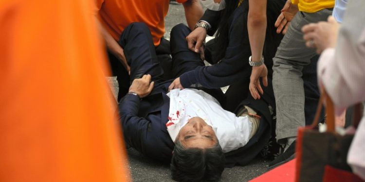 Ex primer ministro japonés «Shinzo Abe» muere tras recibir disparos mortales en Nara