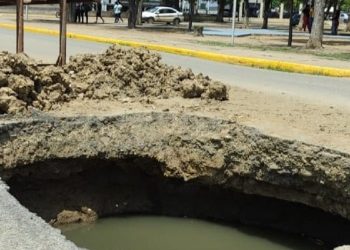 Anzoátegui | Reclaman reparación de hueco ubicado frente a la plaza Buenos Aires de Barcelona