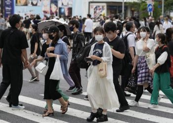 Activan confinamiento en Wuhan y estado de emergencia en Osaka por covid-19