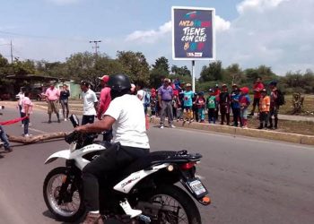 Anzoátegui | Vecinos trancaron la Av. Raúl Leoni de Barcelona para exigir a las autoridades mayor seguridad