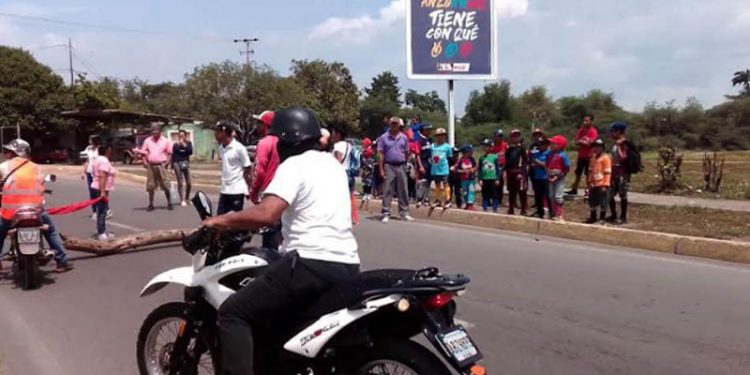 Anzoátegui | Vecinos trancaron la Av. Raúl Leoni de Barcelona para exigir a las autoridades mayor seguridad