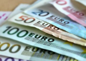 El euro cae por debajo de 1,02 dólares y se acerca a la paridad